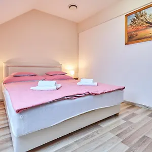 ada-apartmanhaz.hotels-hajduszoboszlo-hungary.com/